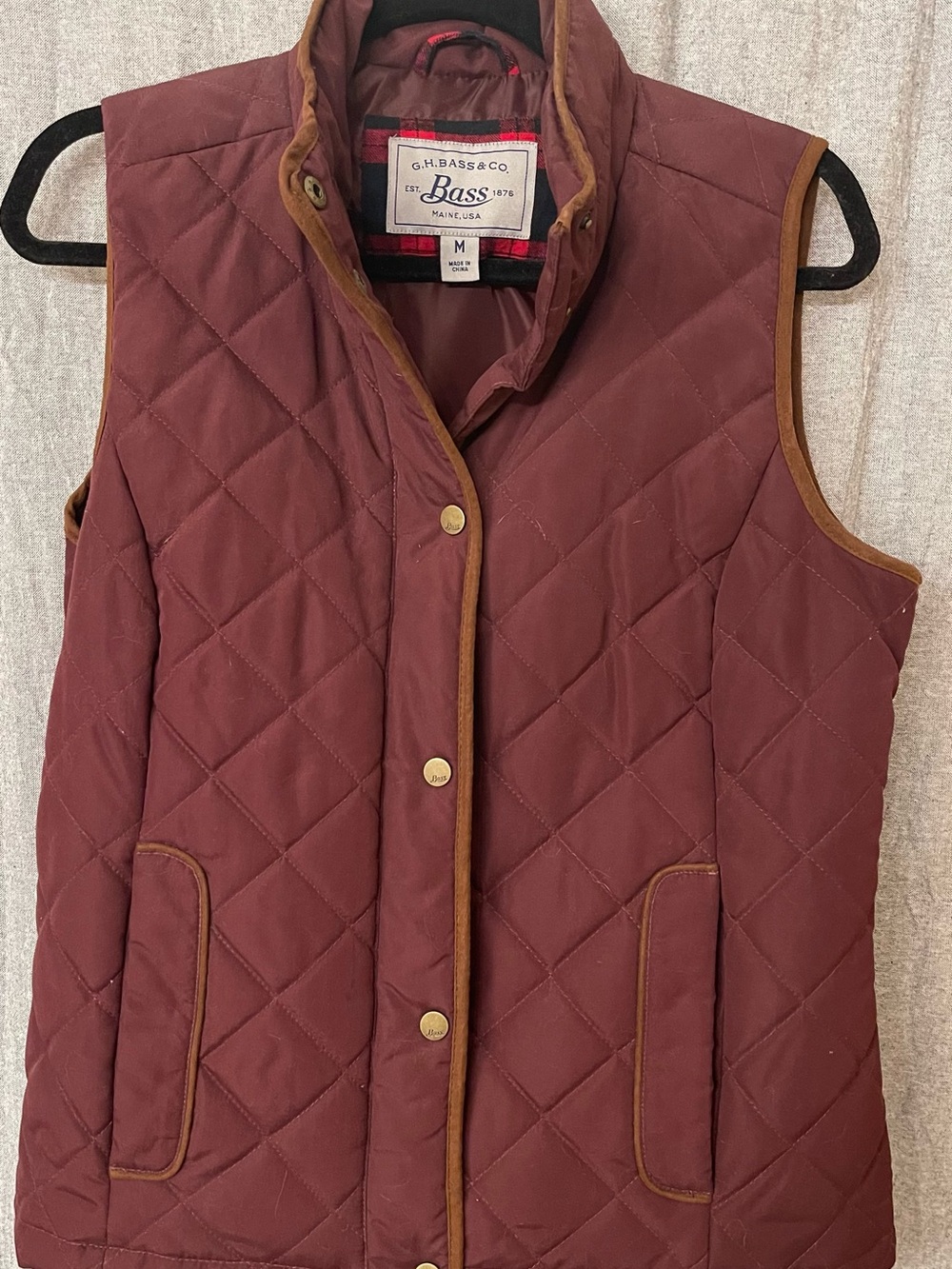 G.H. Bass & Co. Quilted Wine Sleeveless Vest with Brown Trim